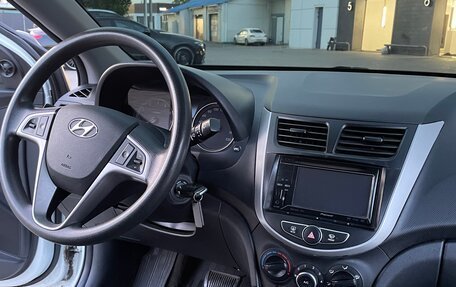 Hyundai Solaris II рестайлинг, 2015 год, 1 300 000 рублей, 13 фотография