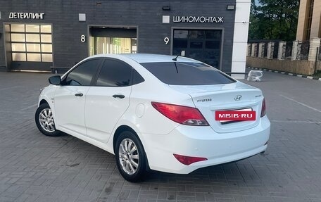 Hyundai Solaris II рестайлинг, 2015 год, 1 300 000 рублей, 5 фотография