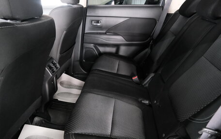 Mitsubishi Outlander III рестайлинг 3, 2019 год, 1 989 000 рублей, 19 фотография