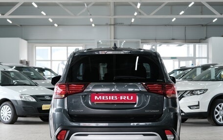 Mitsubishi Outlander III рестайлинг 3, 2019 год, 1 989 000 рублей, 4 фотография