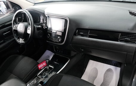 Mitsubishi Outlander III рестайлинг 3, 2019 год, 1 989 000 рублей, 17 фотография