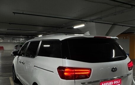 KIA Carnival III, 2019 год, 2 800 000 рублей, 7 фотография