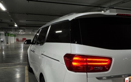 KIA Carnival III, 2019 год, 2 800 000 рублей, 40 фотография