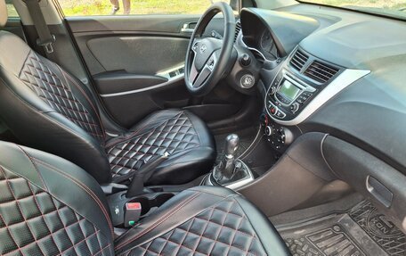 Hyundai Solaris II рестайлинг, 2012 год, 720 000 рублей, 5 фотография