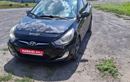 Hyundai Solaris II рестайлинг, 2012 год, 720 000 рублей, 3 фотография