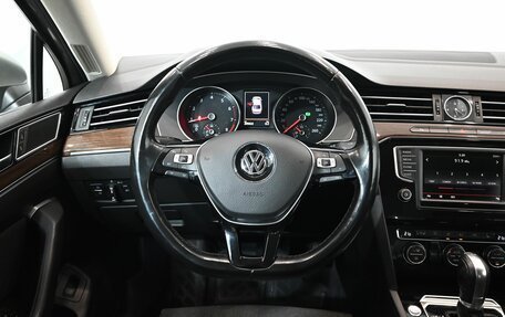 Volkswagen Passat B8 рестайлинг, 2015 год, 1 699 000 рублей, 16 фотография
