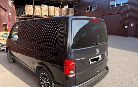 Volkswagen Multivan T6 рестайлинг, 2022 год, 7 350 000 рублей, 4 фотография