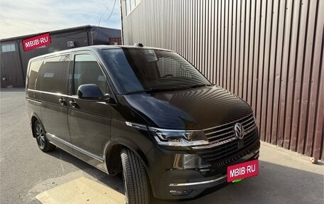 Volkswagen Multivan T6 рестайлинг, 2022 год, 7 350 000 рублей, 2 фотография