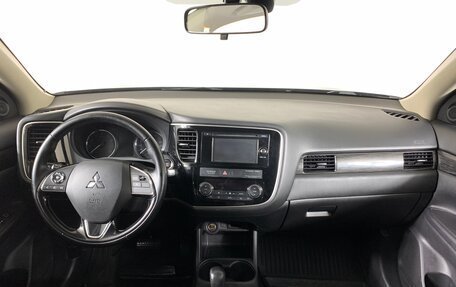Mitsubishi Outlander III рестайлинг 3, 2016 год, 1 777 000 рублей, 12 фотография