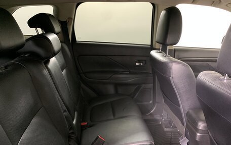 Mitsubishi Outlander III рестайлинг 3, 2016 год, 1 777 000 рублей, 17 фотография