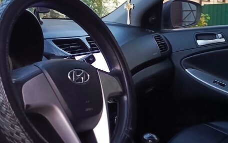 Hyundai Solaris II рестайлинг, 2011 год, 599 000 рублей, 5 фотография