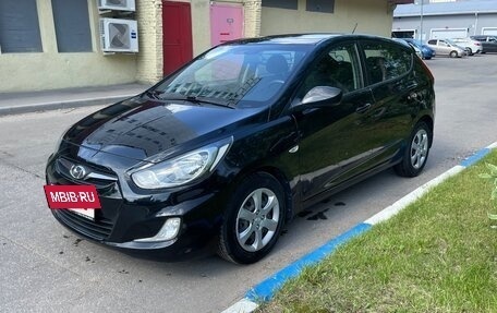 Hyundai Solaris II рестайлинг, 2012 год, 950 000 рублей, 3 фотография
