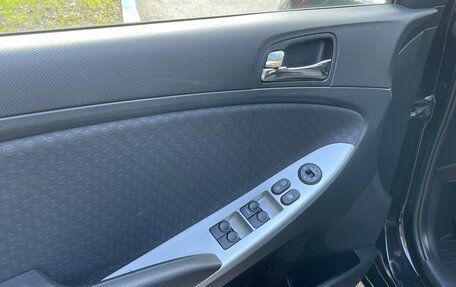 Hyundai Solaris II рестайлинг, 2012 год, 950 000 рублей, 18 фотография
