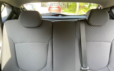 Hyundai Solaris II рестайлинг, 2012 год, 950 000 рублей, 24 фотография