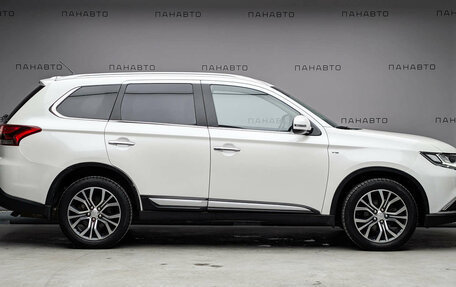 Mitsubishi Outlander III рестайлинг 3, 2016 год, 1 735 000 рублей, 6 фотография