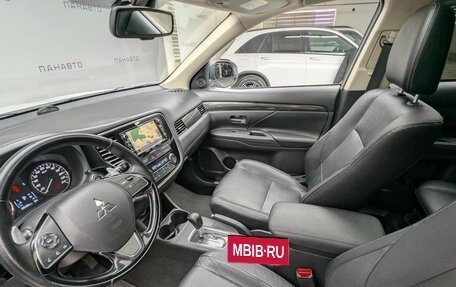Mitsubishi Outlander III рестайлинг 3, 2016 год, 1 735 000 рублей, 11 фотография