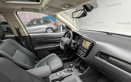 Mitsubishi Outlander III рестайлинг 3, 2016 год, 1 735 000 рублей, 14 фотография