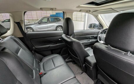 Mitsubishi Outlander III рестайлинг 3, 2016 год, 1 735 000 рублей, 15 фотография