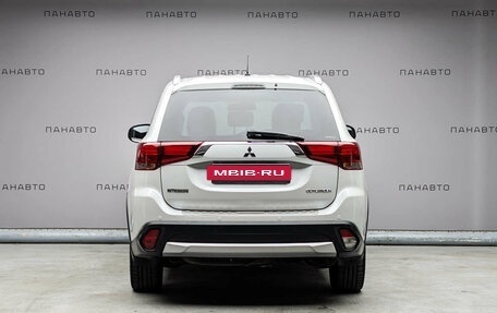 Mitsubishi Outlander III рестайлинг 3, 2016 год, 1 735 000 рублей, 4 фотография