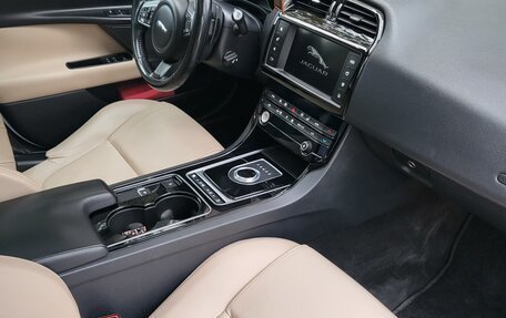Jaguar XE I рестайлинг, 2017 год, 1 250 000 рублей, 6 фотография
