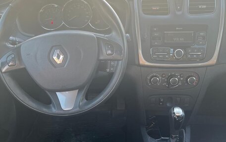 Renault Logan II, 2018 год, 800 000 рублей, 3 фотография