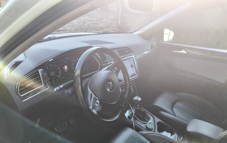 Volkswagen Tiguan II, 2018 год, 2 800 000 рублей, 6 фотография