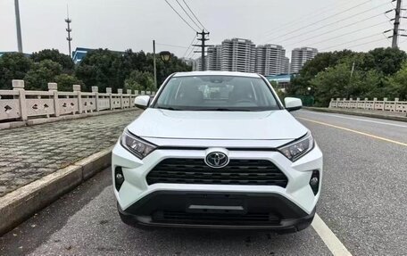 Toyota RAV4, 2021 год, 2 182 892 рублей, 2 фотография