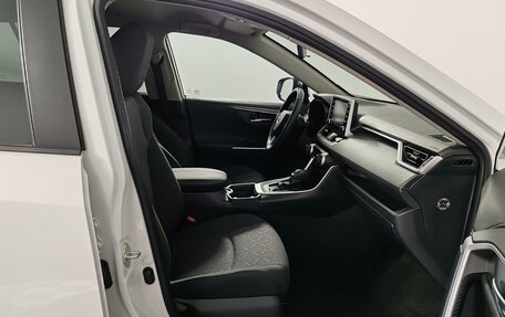 Toyota RAV4, 2019 год, 2 775 000 рублей, 21 фотография