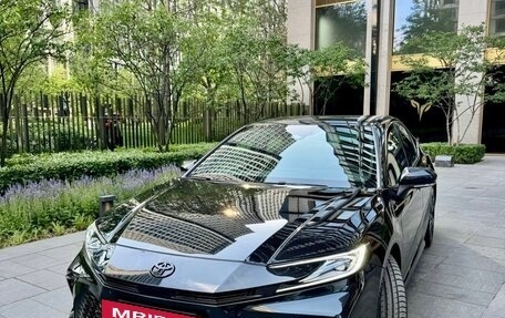 Toyota Camry, 2024 год, 3 350 000 рублей, 2 фотография