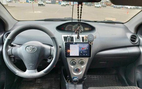 Toyota Yaris III рестайлинг, 2006 год, 800 000 рублей, 18 фотография