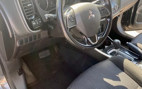 Mitsubishi Outlander III рестайлинг 3, 2017 год, 1 900 000 рублей, 5 фотография