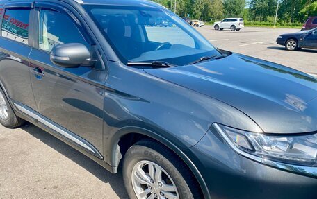 Mitsubishi Outlander III рестайлинг 3, 2017 год, 1 900 000 рублей, 11 фотография
