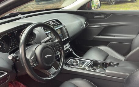 Jaguar XE I рестайлинг, 2017 год, 1 890 000 рублей, 11 фотография