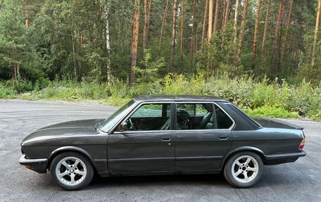 BMW 5 серия, 1986 год, 300 000 рублей, 3 фотография