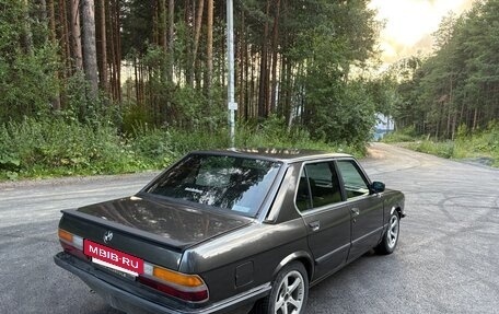 BMW 5 серия, 1986 год, 300 000 рублей, 6 фотография