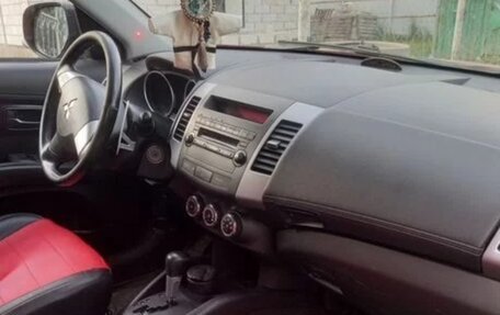 Mitsubishi Outlander III рестайлинг 3, 2010 год, 1 100 000 рублей, 8 фотография