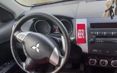 Mitsubishi Outlander III рестайлинг 3, 2010 год, 1 100 000 рублей, 5 фотография