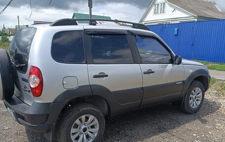 Chevrolet Niva I рестайлинг, 2011 год, 605 000 рублей, 3 фотография