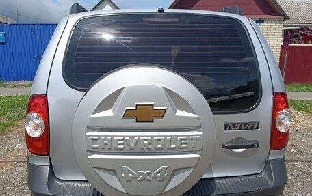 Chevrolet Niva I рестайлинг, 2011 год, 605 000 рублей, 4 фотография