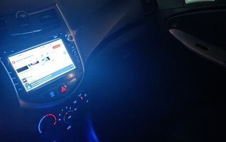Hyundai Solaris II рестайлинг, 2012 год, 500 000 рублей, 11 фотография