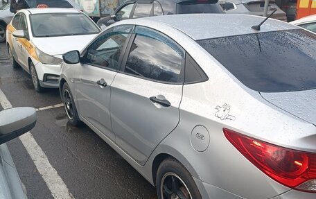 Hyundai Solaris II рестайлинг, 2012 год, 500 000 рублей, 17 фотография