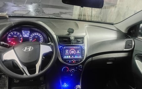 Hyundai Solaris II рестайлинг, 2012 год, 500 000 рублей, 22 фотография