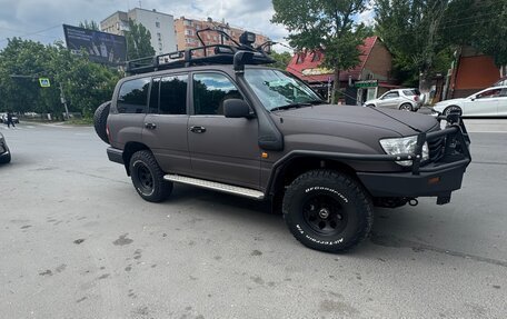 Toyota Land Cruiser 100 рестайлинг 2, 2005 год, 4 400 000 рублей, 3 фотография