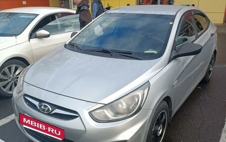 Hyundai Solaris II рестайлинг, 2012 год, 500 000 рублей, 13 фотография