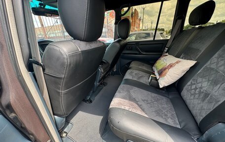 Toyota Land Cruiser 100 рестайлинг 2, 2005 год, 4 400 000 рублей, 21 фотография
