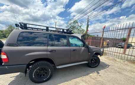 Toyota Land Cruiser 100 рестайлинг 2, 2005 год, 4 400 000 рублей, 28 фотография