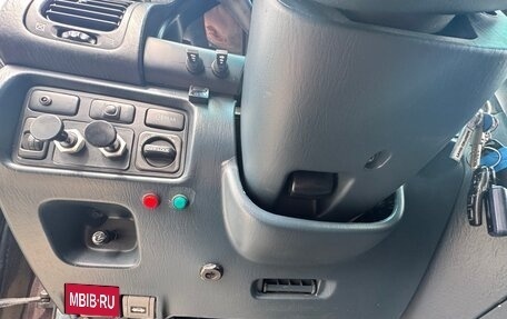 Toyota Land Cruiser 100 рестайлинг 2, 2005 год, 4 400 000 рублей, 19 фотография