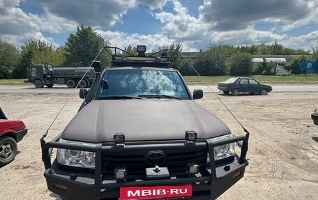 Toyota Land Cruiser 100 рестайлинг 2, 2005 год, 4 400 000 рублей, 26 фотография