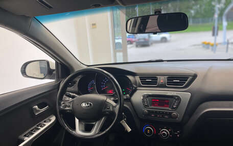 KIA Rio III рестайлинг, 2014 год, 930 000 рублей, 20 фотография