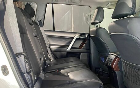 Toyota Land Cruiser Prado 150 рестайлинг 2, 2016 год, 3 750 000 рублей, 15 фотография